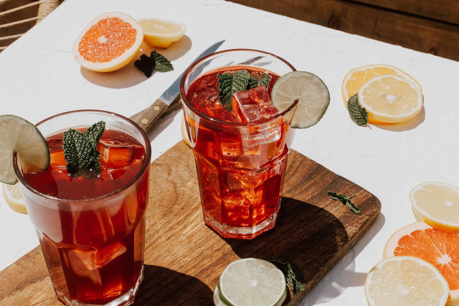 Iced tea can be refreshing. (Image via Unsplash/Katherine Sousa)